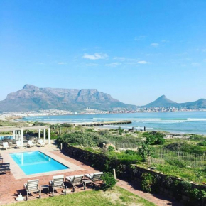 Отель Cape Town Beachfront Apartments at Leisure Bay  Кейптаун
